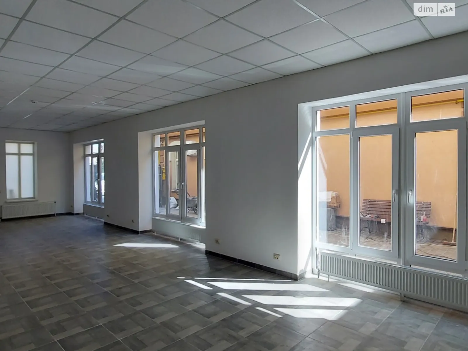 Сдается в аренду помещения свободного назначения 116 кв. м в 3-этажном здании, цена: 1740 $ - фото 1