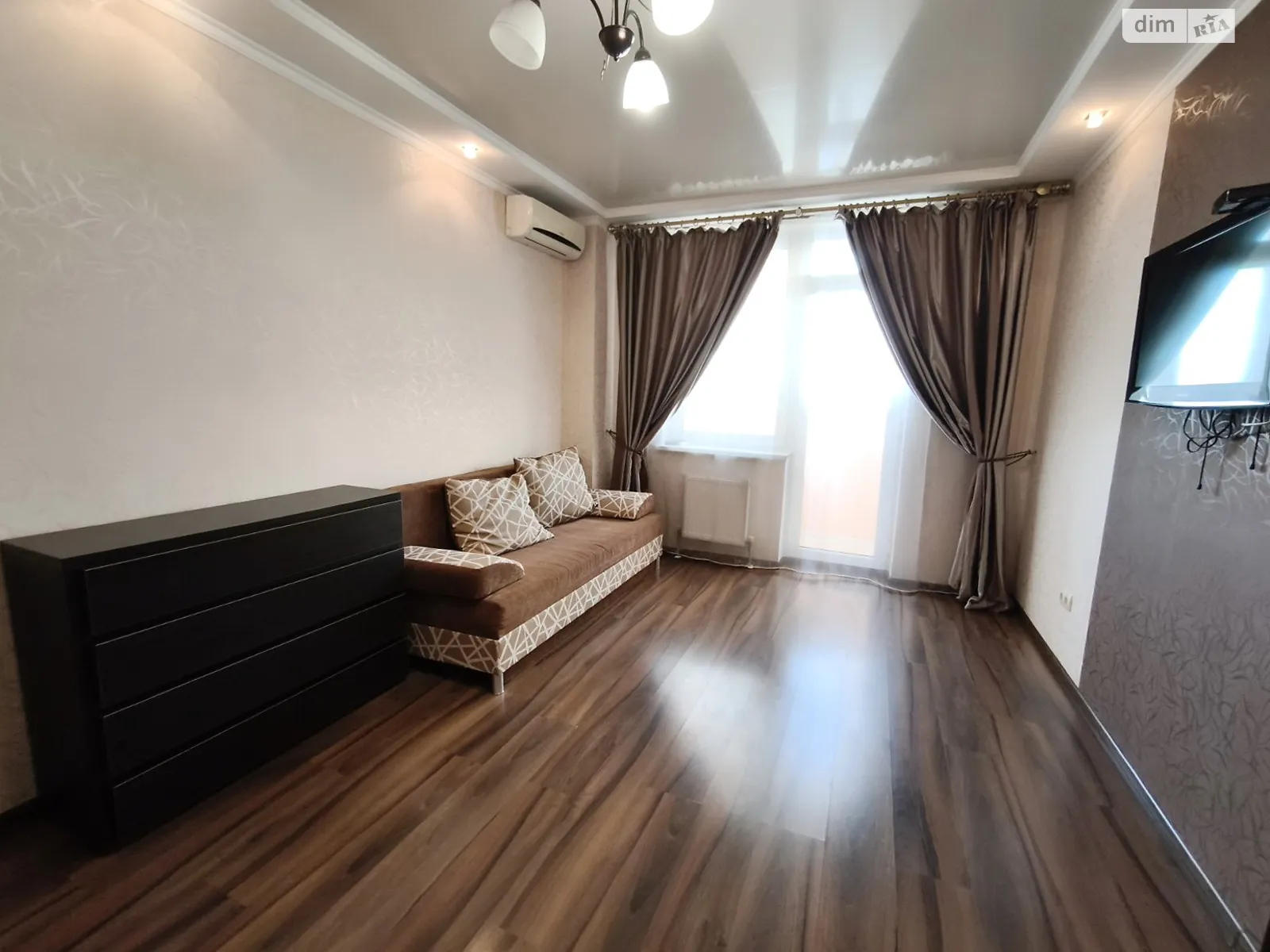 Продается 1-комнатная квартира 43.2 кв. м в Одессе, мас. Радужный - фото 1