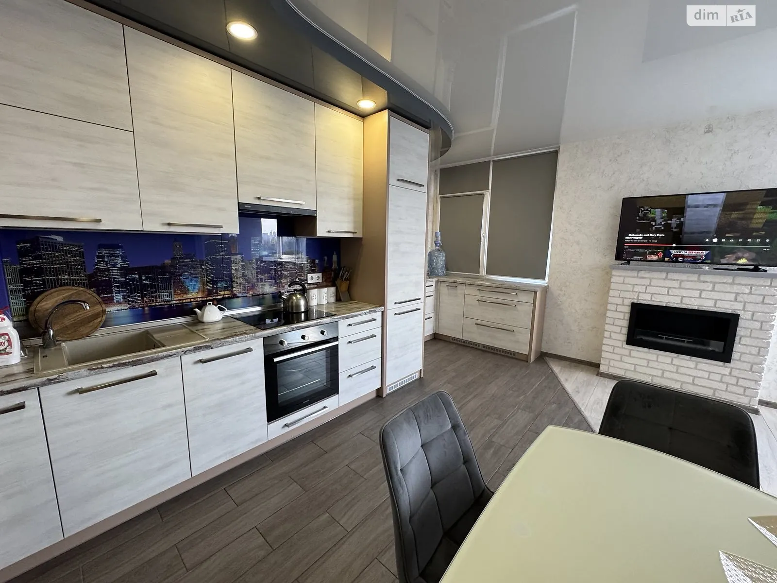 Продается 1-комнатная квартира 70.3 кв. м в Днепре, ул. Луговская - фото 1