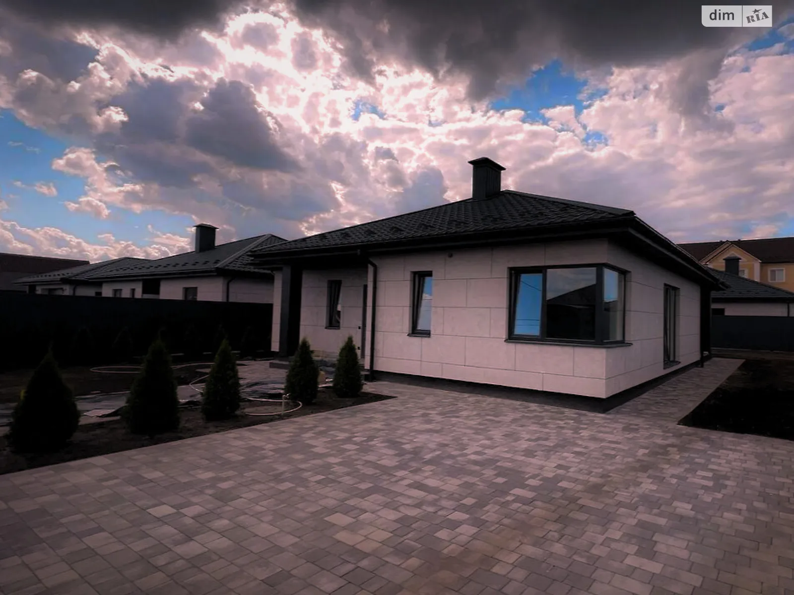 Продается одноэтажный дом 115 кв. м с гаражом, цена: 160000 $ - фото 1
