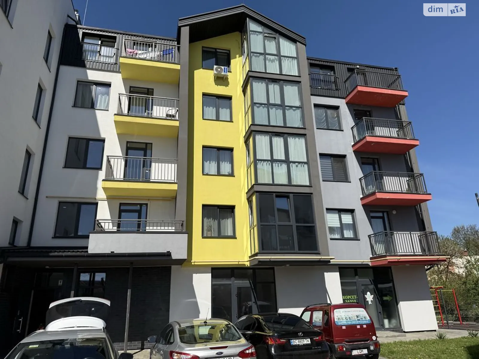 Продается 2-комнатная квартира 81 кв. м в Брюховичах, ул. Независимости Украины, 33 - фото 1