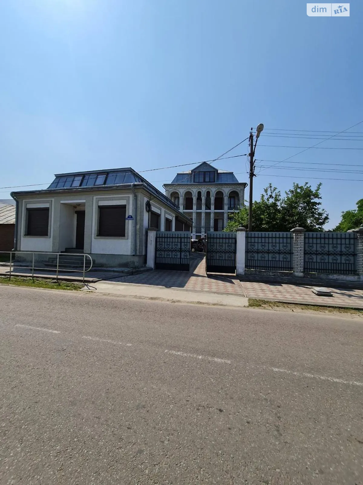 Сдается в аренду дом на 3 этажа 365.7 кв. м с камином, цена: 1500 $ - фото 1