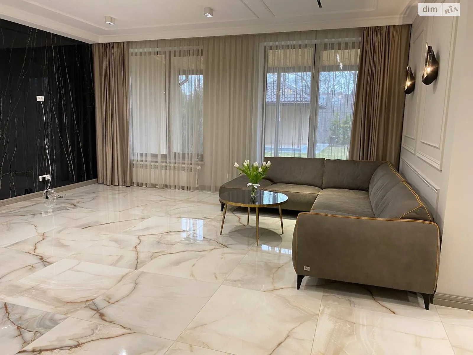 Продается дом на 2 этажа 250 кв. м с участком, цена: 650000 $ - фото 1