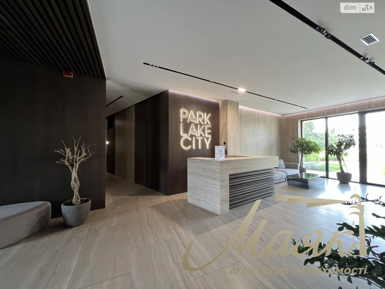 Продається 3-кімнатна квартира 191.1 кв. м у Підгірцях, вул. Паркова - фото 1