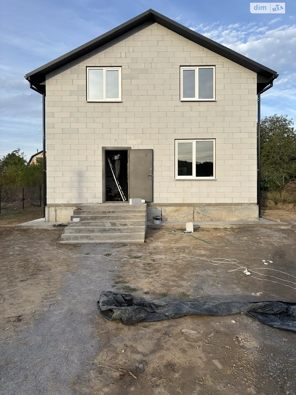 Продается дом на 2 этажа 110 кв. м с гаражом, цена: 60000 $ - фото 1