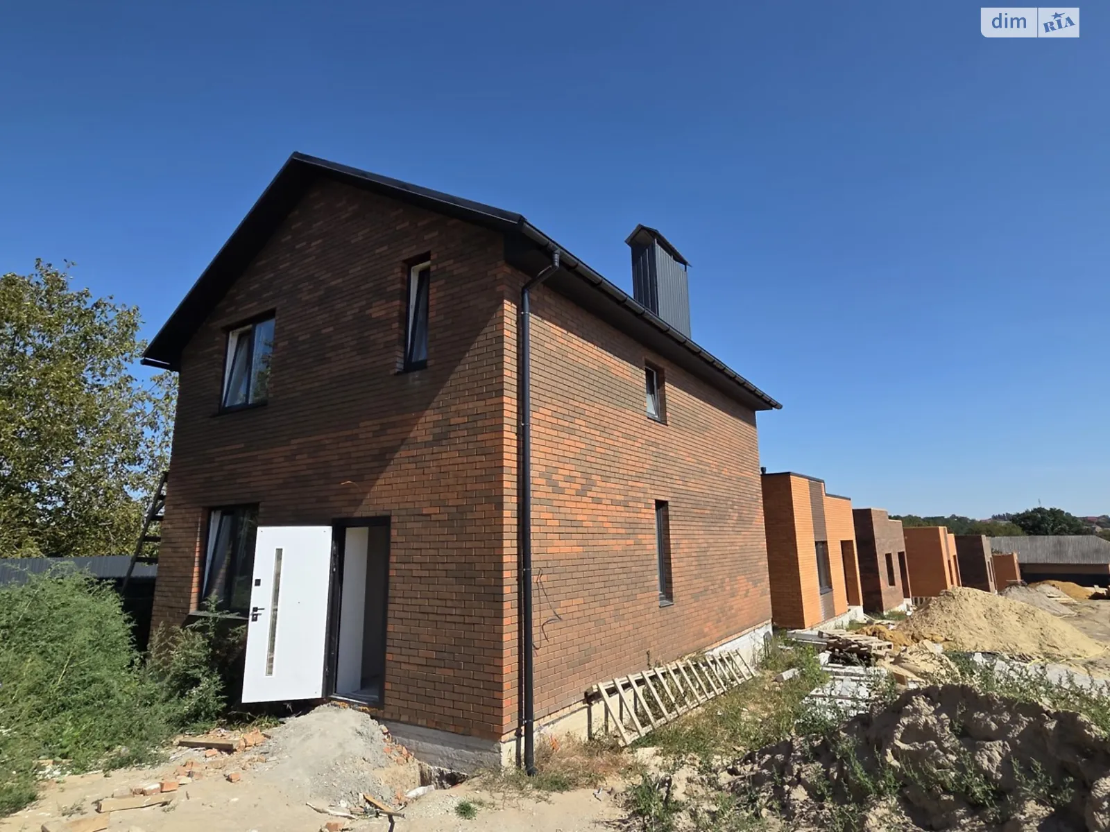Продается дом на 2 этажа 110 кв. м с камином, цена: 88000 $ - фото 1