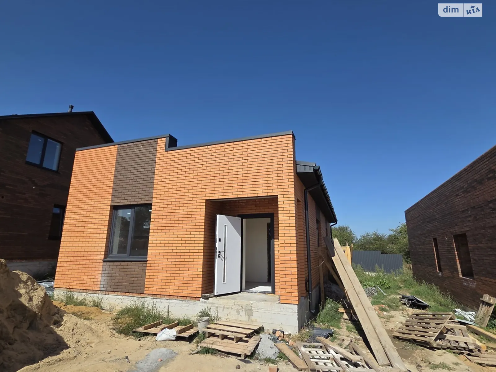 Продається одноповерховий будинок 80 кв. м з гаражем, цена: 84000 $ - фото 1