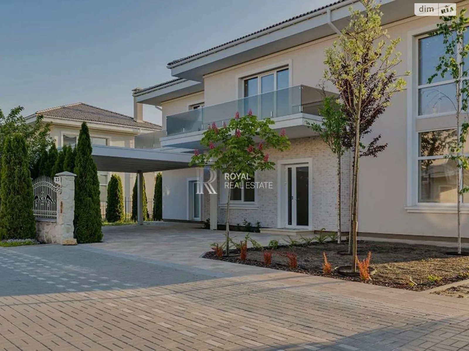 Сдается в аренду дом на 2 этажа 230 кв. м с террасой, цена: 3400 € - фото 1