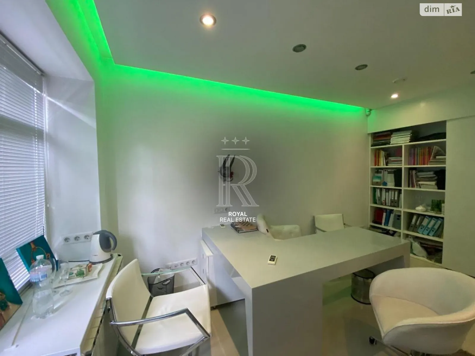 Сдается в аренду офис 18 кв. м в бизнес-центре, цена: 450 $ - фото 1