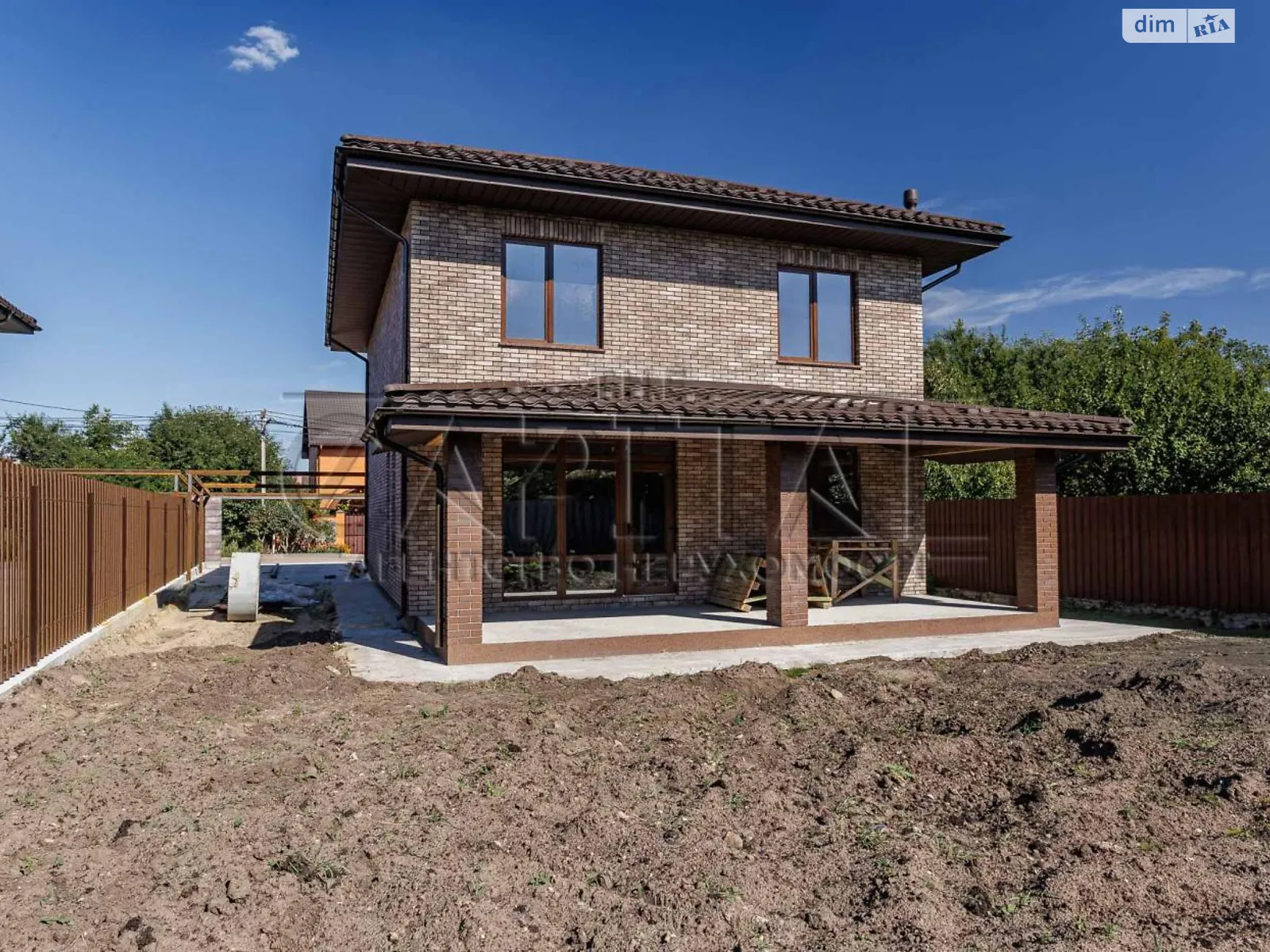 Продается дом на 2 этажа 155 кв. м с садом, цена: 190000 $ - фото 1