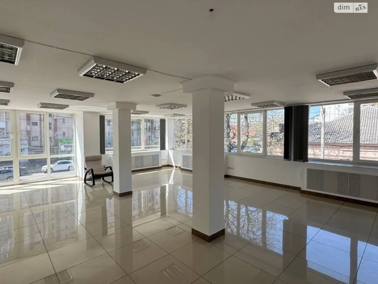 Сдается в аренду офис 271 кв. м в бизнес-центре, цена: 58000 грн - фото 1