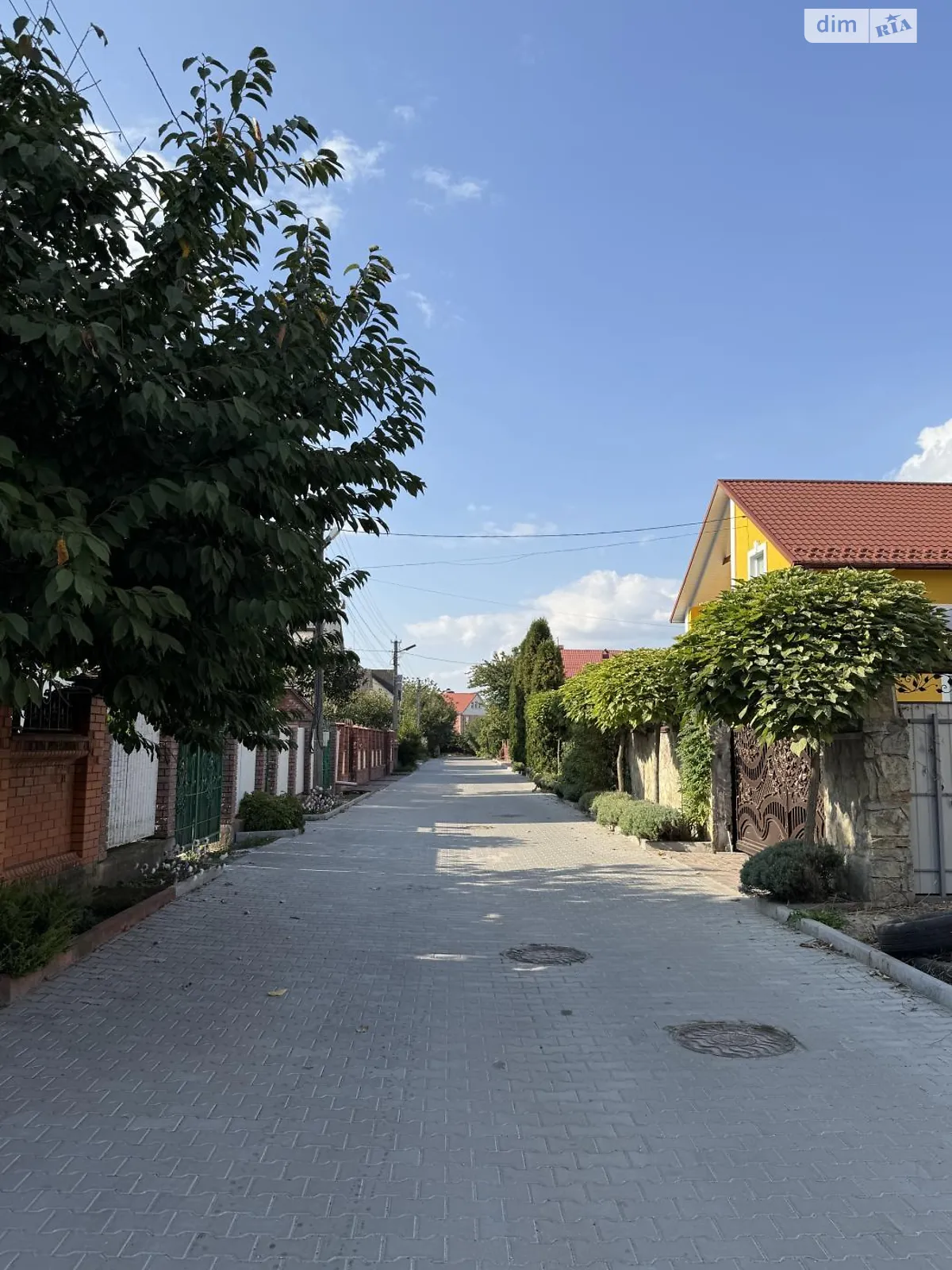 Продается дом на 2 этажа 278 кв. м с камином, цена: 95000 $ - фото 1