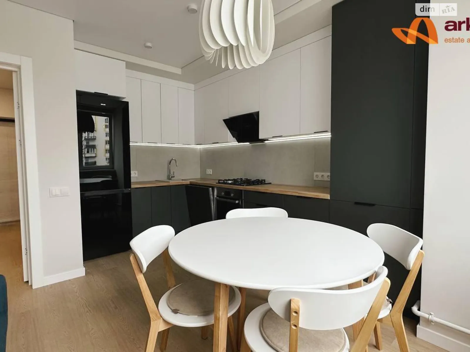 Продается 1-комнатная квартира 40 кв. м в Ивано-Франковске, ул. Национальной Гвардии - фото 1