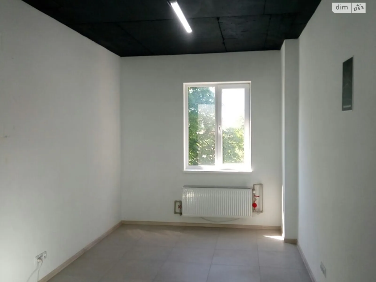 Сдается в аренду офис 20 кв. м в бизнес-центре, цена: 4400 грн - фото 1