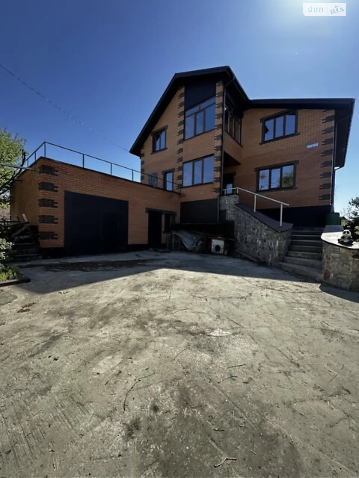 Продается дом на 2 этажа 260 кв. м с баней/сауной, цена: 170000 $ - фото 1