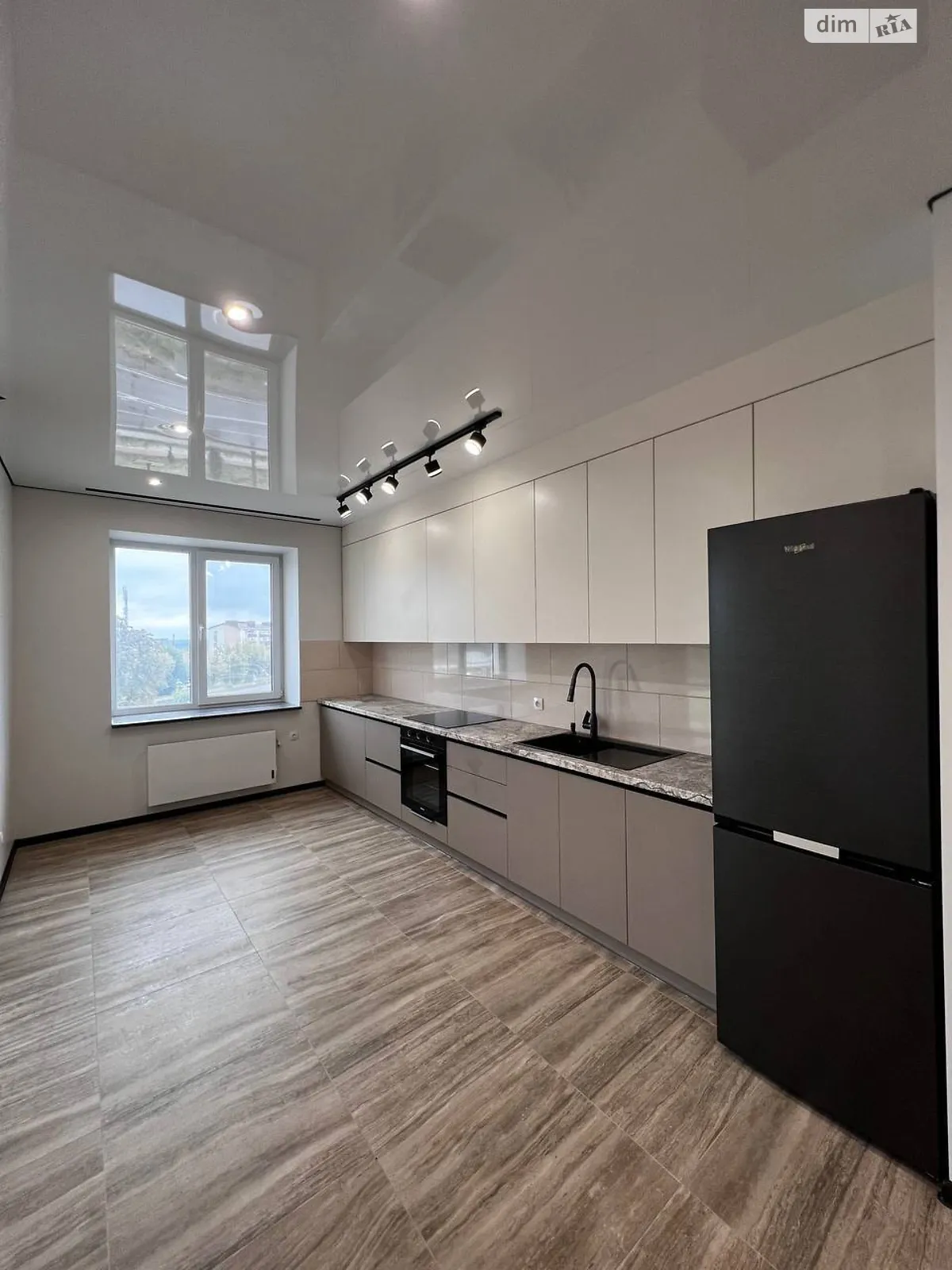 Продается 1-комнатная квартира 42.7 кв. м в Ровно, ул. Соборная, 289Б - фото 1
