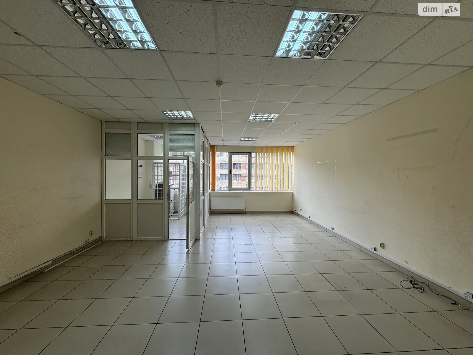 Сдается в аренду офис 45.1 кв. м в бизнес-центре, цена: 9500 грн - фото 1