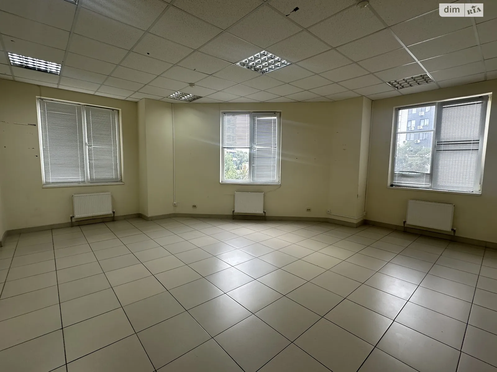 Сдается в аренду офис 36.8 кв. м в бизнес-центре, цена: 7360 грн - фото 1