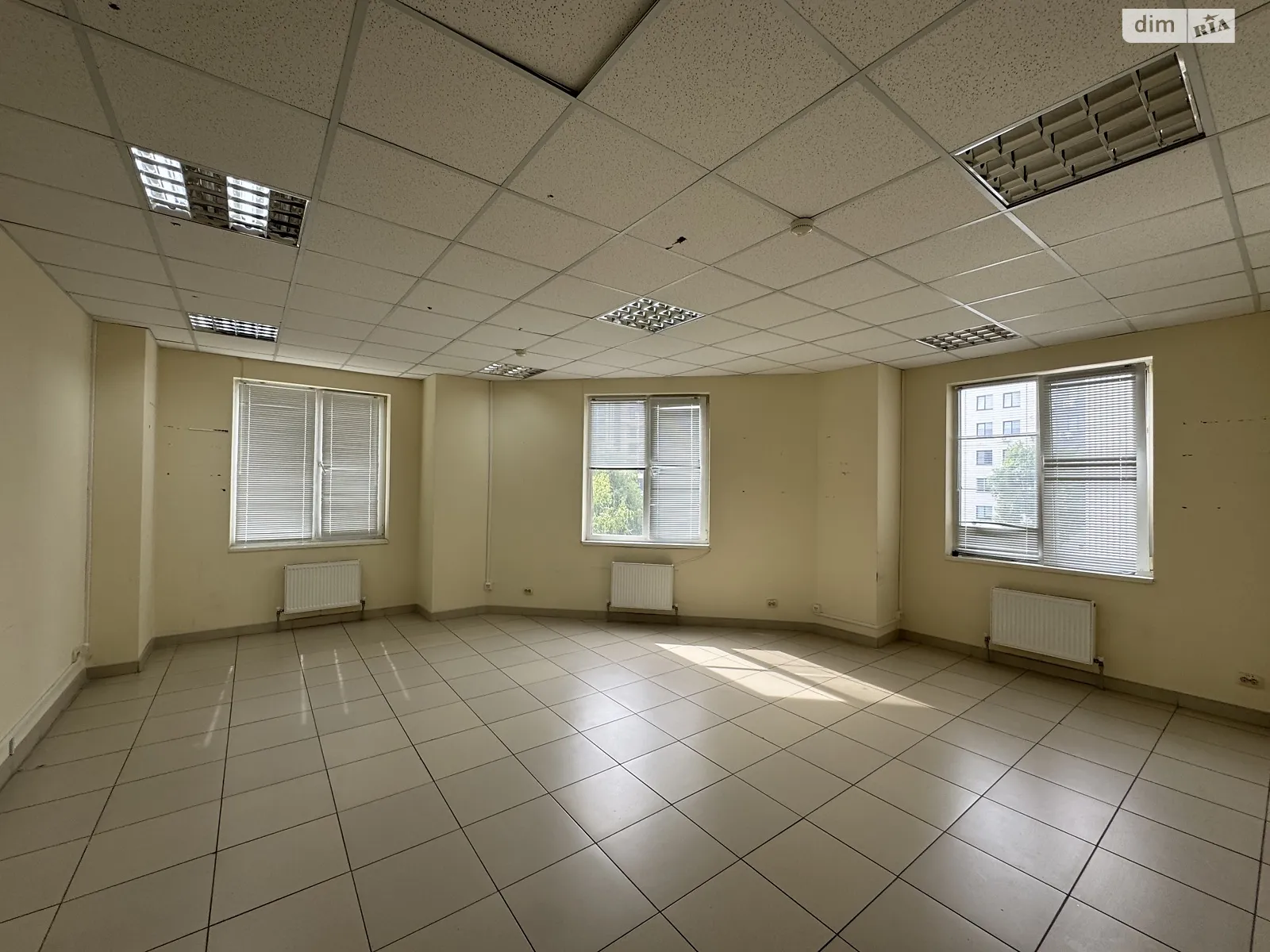 Сдается в аренду офис 36.8 кв. м в бизнес-центре, цена: 6990 грн - фото 1