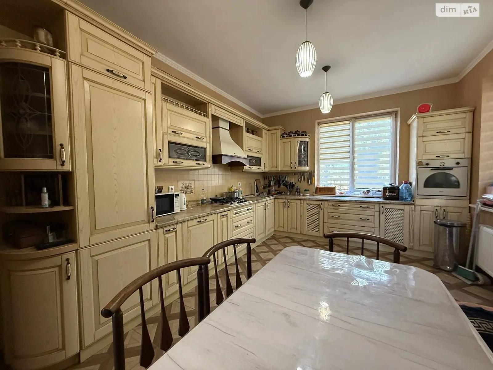 Сдается в аренду дом на 2 этажа 180 кв. м с камином, цена: 700 € - фото 1