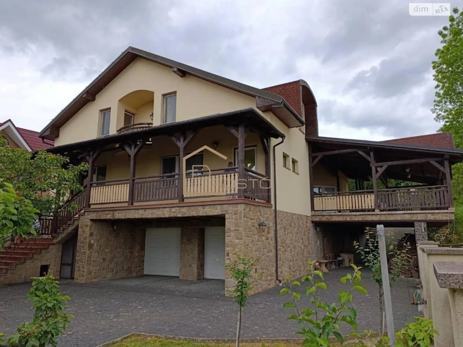 Сдается в аренду дом на 2 этажа 467 кв. м с верандой, цена: 1500 $ - фото 1