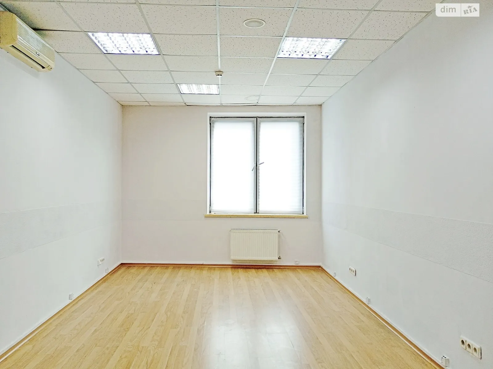 Сдается в аренду офис 21.6 кв. м в бизнес-центре, цена: 11200 грн - фото 1