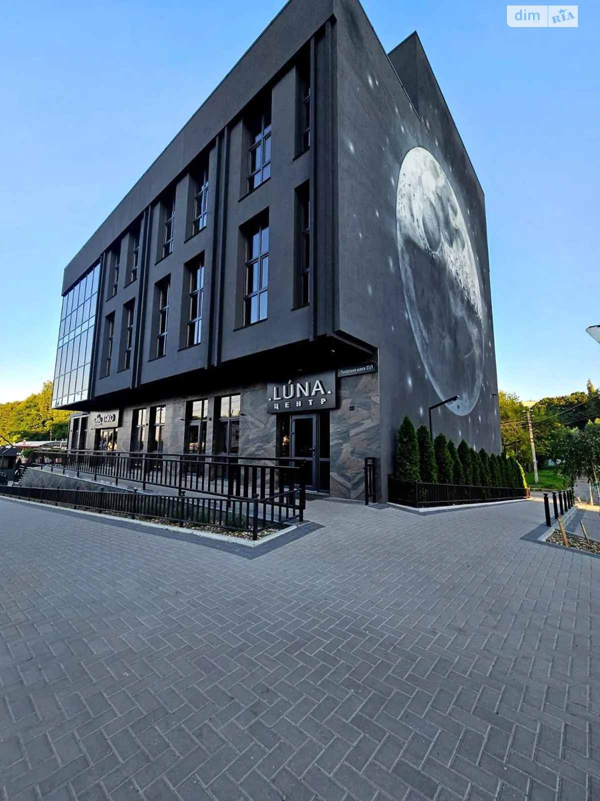 Сдается в аренду объект сферы услуг 268.5 кв. м в 3-этажном здании, цена: 76523 грн - фото 1
