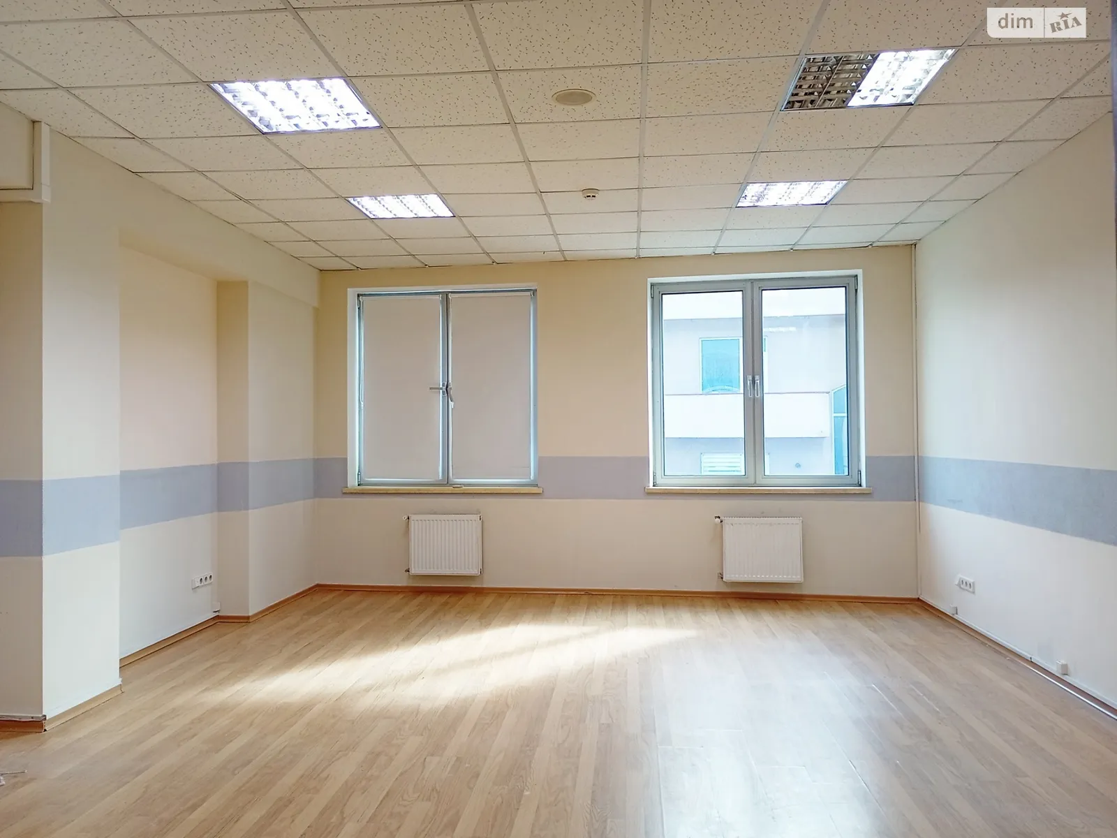 Сдается в аренду офис 36 кв. м в бизнес-центре, цена: 16100 грн - фото 1