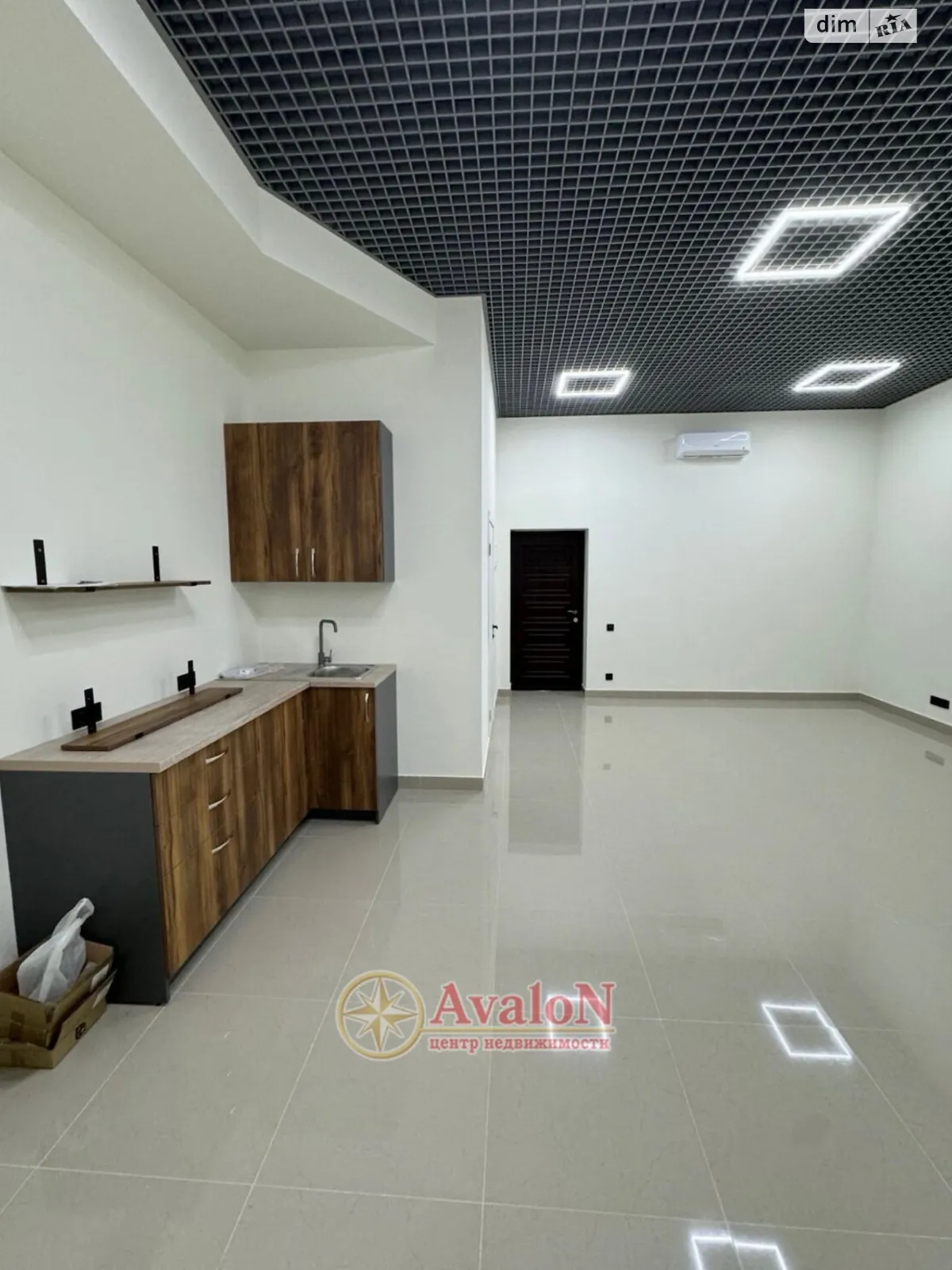 Продается офис 43 кв. м в бизнес-центре, цена: 32000 $ - фото 1