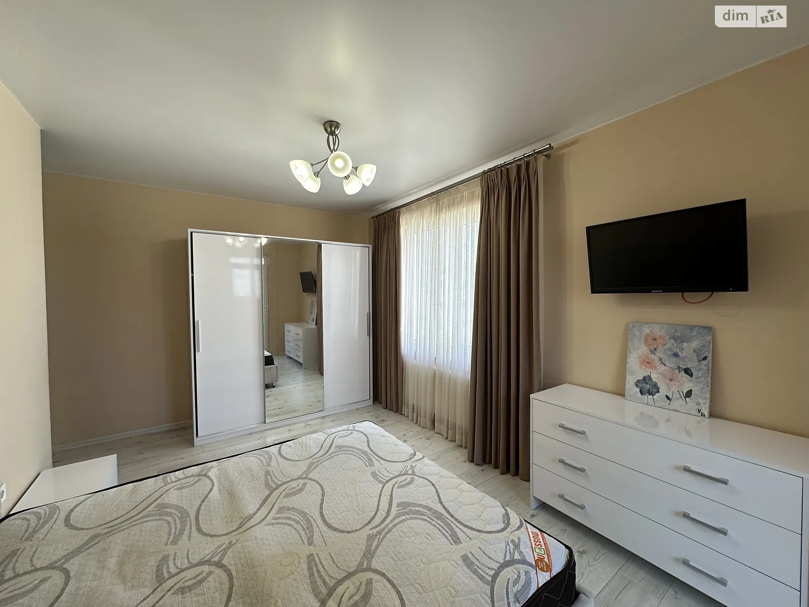 Продається 2-кімнатна квартира 71 кв. м у Лиманці, мас. Радужний, 21 - фото 1