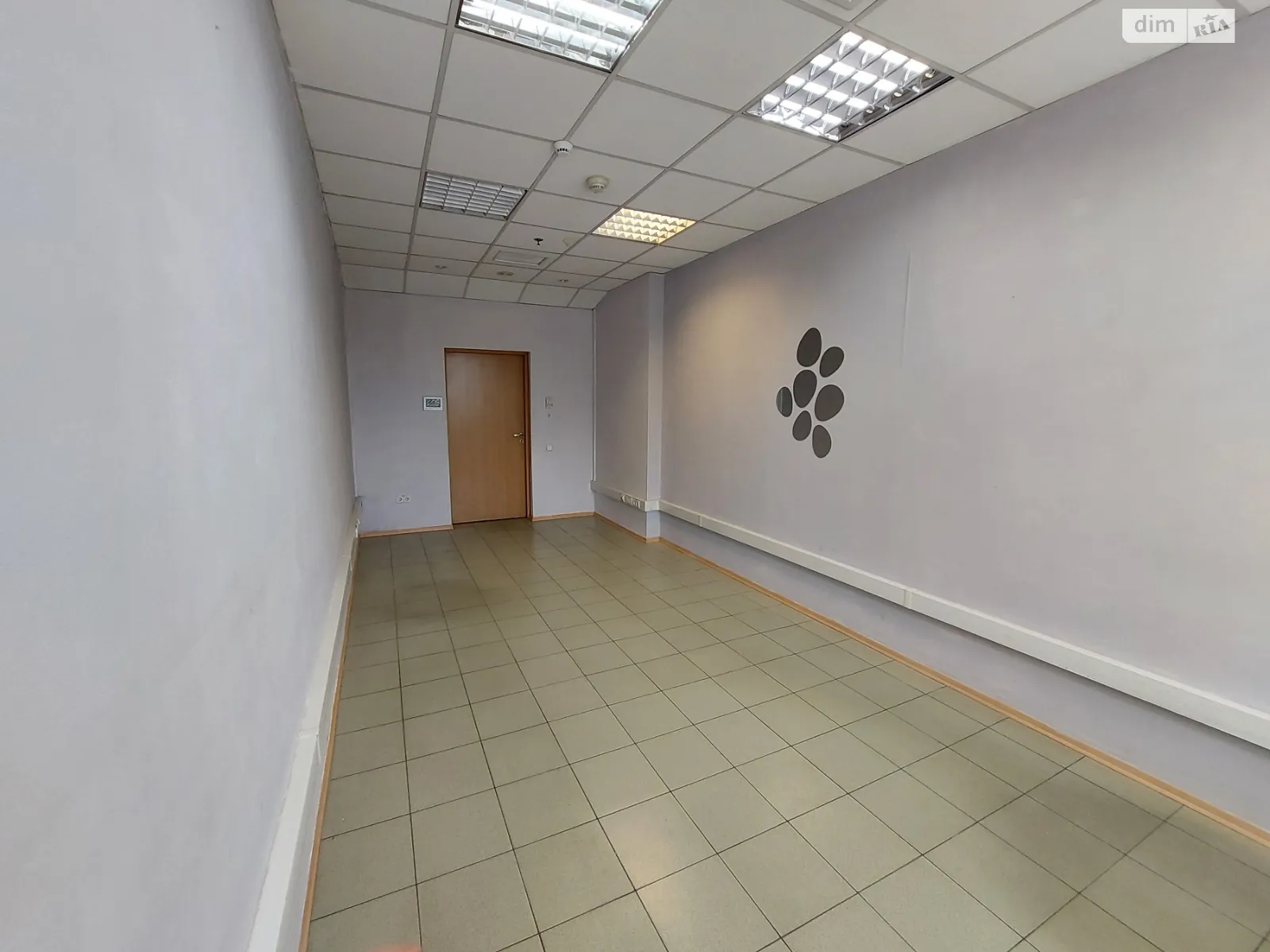 Сдается в аренду офис 21.3 кв. м в бизнес-центре, цена: 6390 грн - фото 1