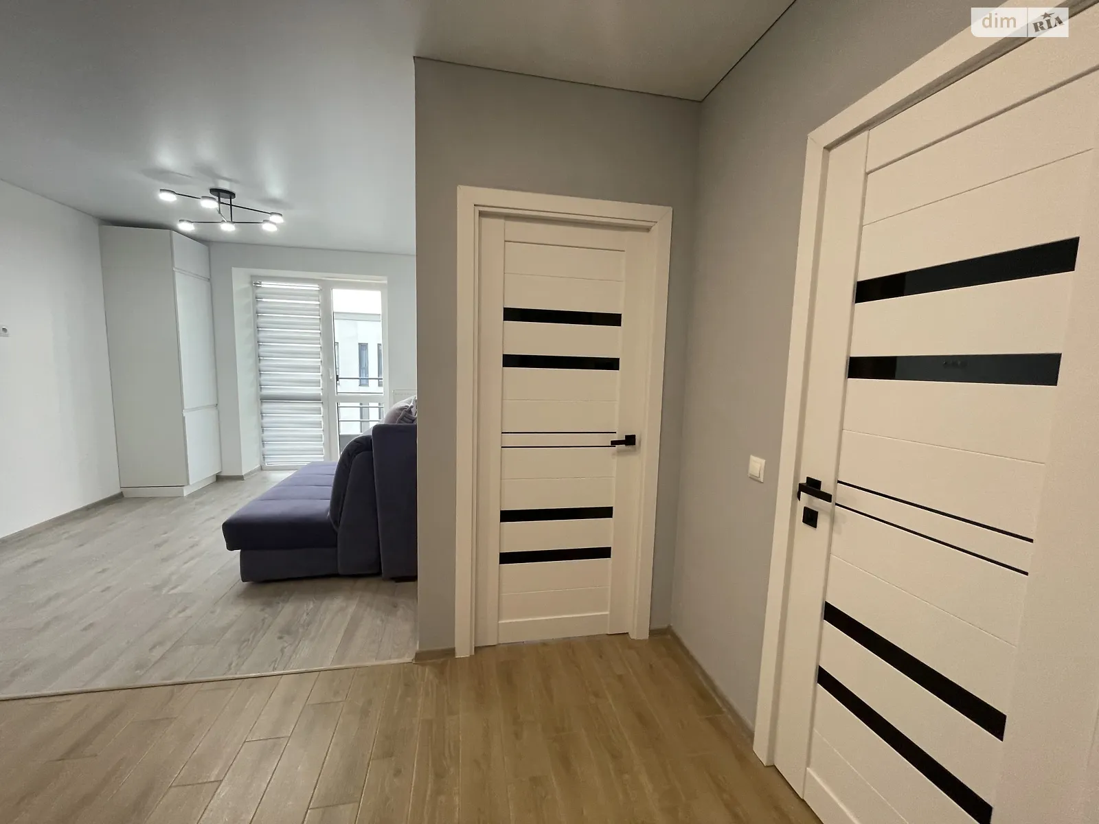 Продается 1-комнатная квартира 37 кв. м в Ужгороде, ул. Тлехаса - фото 1