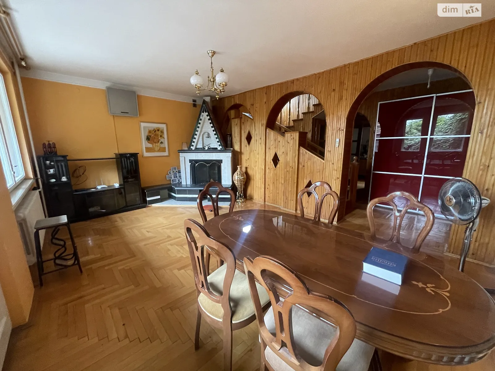 Продается дом на 3 этажа 400 кв. м с гаражом, цена: 180000 $ - фото 1