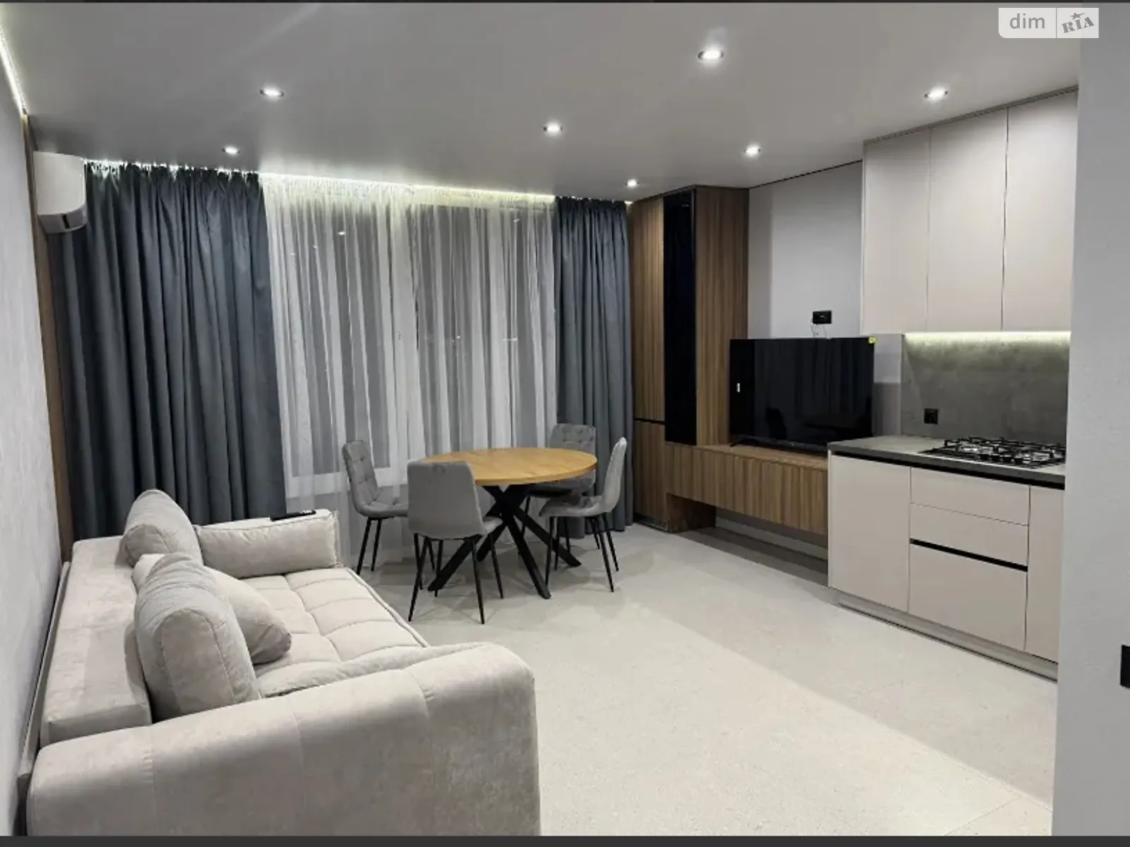 Продается 2-комнатная квартира 73 кв. м в Ивано-Франковске, ул. Независимости (Горького), 2А - фото 1