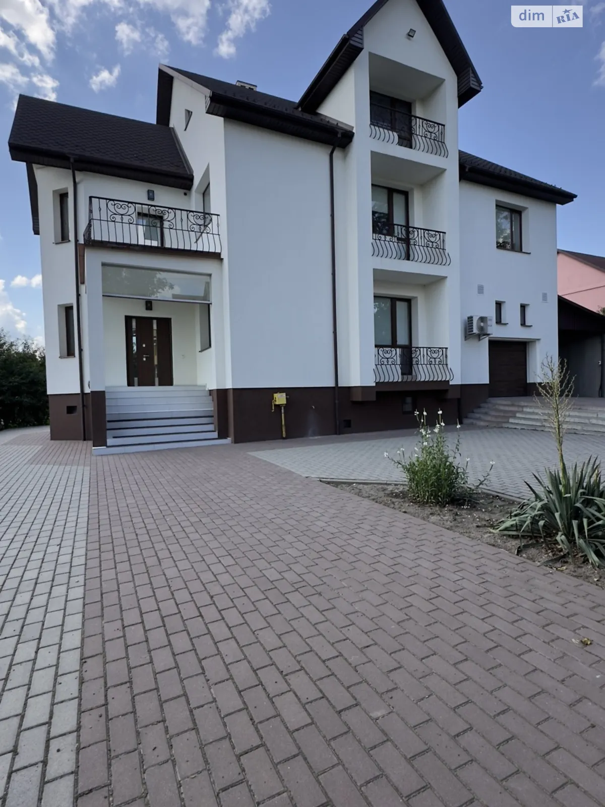 Сдается в аренду дом на 2 этажа 343.5 кв. м с мебелью, цена: 2000 $ - фото 1