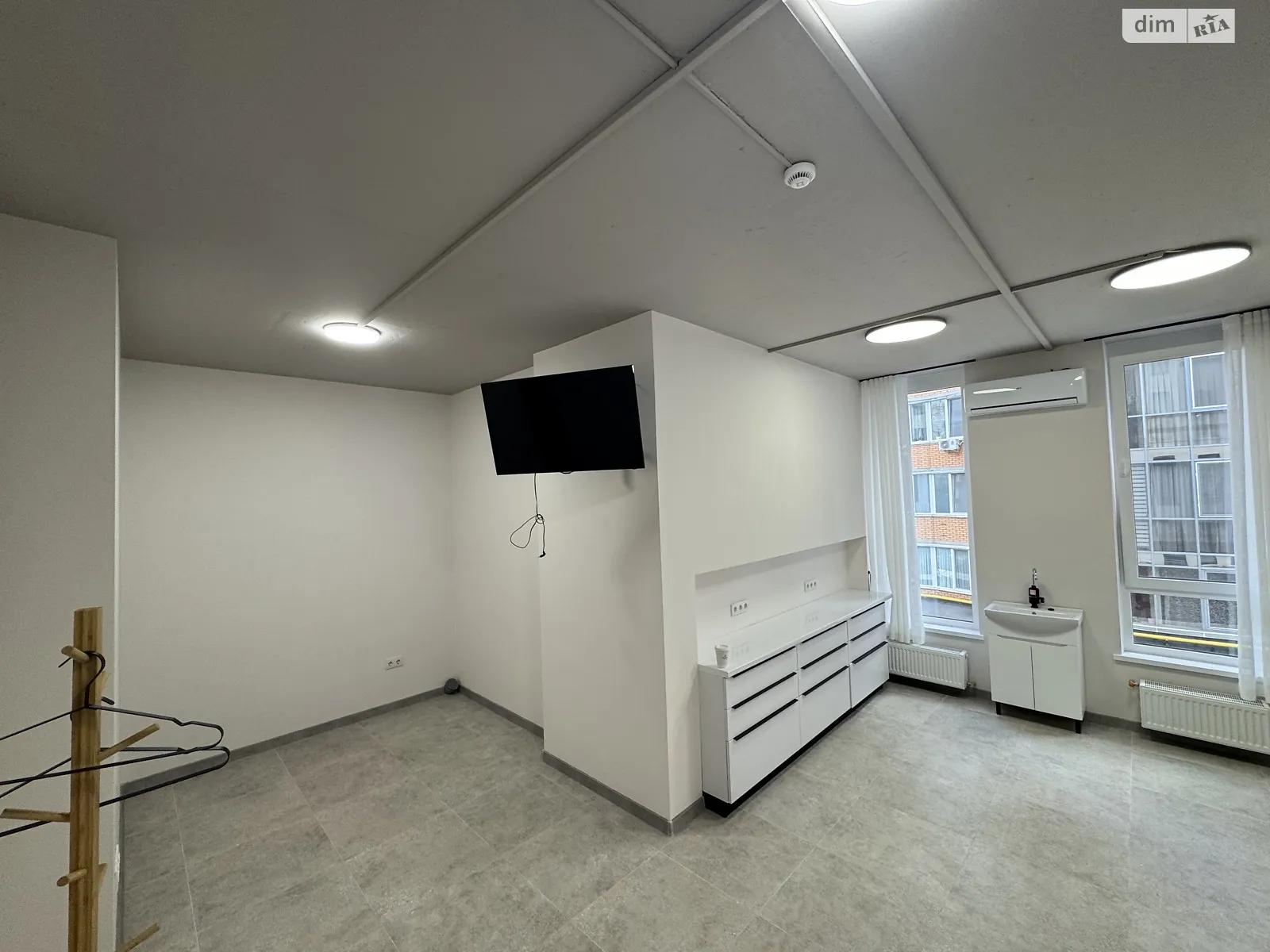 Сдается в аренду офис 24 кв. м в бизнес-центре, цена: 12000 грн - фото 1