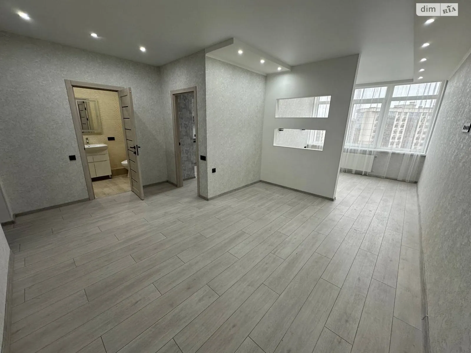 Продается 1-комнатная квартира 45 кв. м в Одессе, ул. Жемчужная, 1 - фото 1