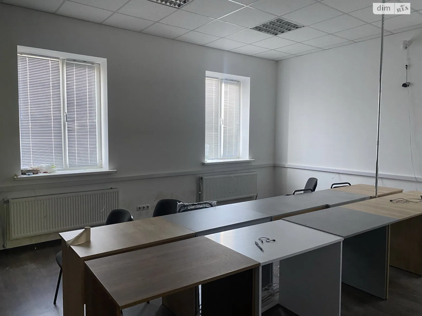 Продается офис 380 кв. м в бизнес-центре, цена: 165000 $ - фото 1