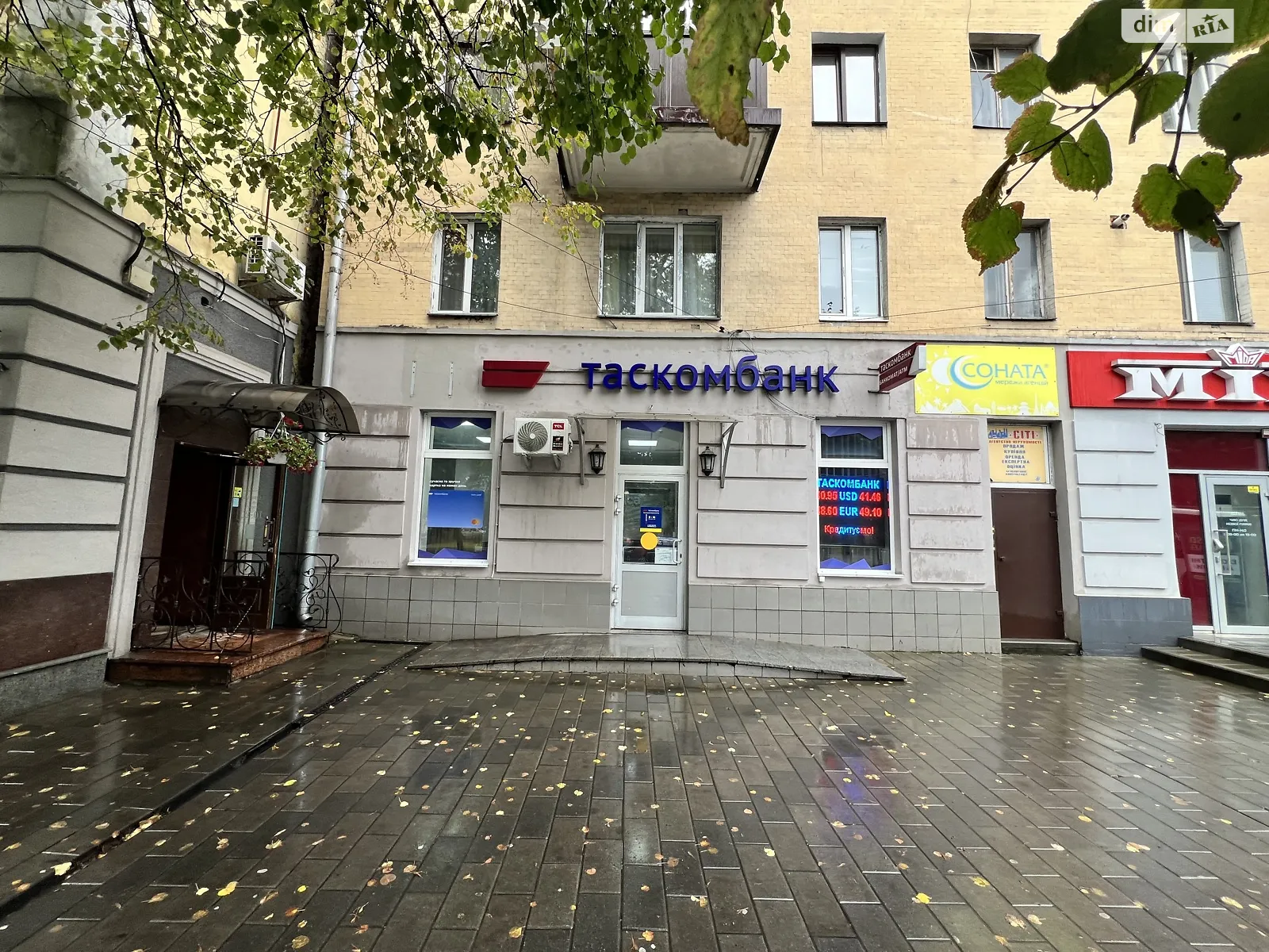 Сдается в аренду офис 42.5 кв. м в бизнес-центре, цена: 30000 грн - фото 1