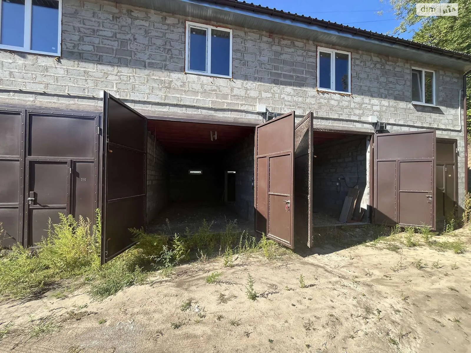 Продается отдельно стоящий гараж универсальный на 183 кв. м, цена: 44000 $ - фото 1