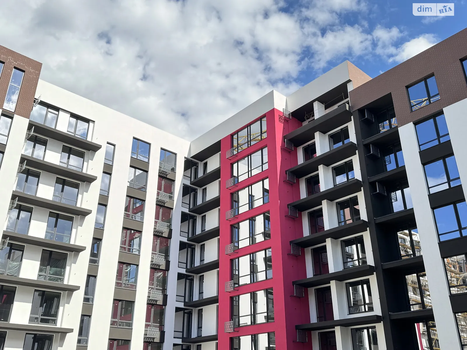 Продается 1-комнатная квартира 47 кв. м в Ивано-Франковске, ул. Левицкого Романа, 10 - фото 1