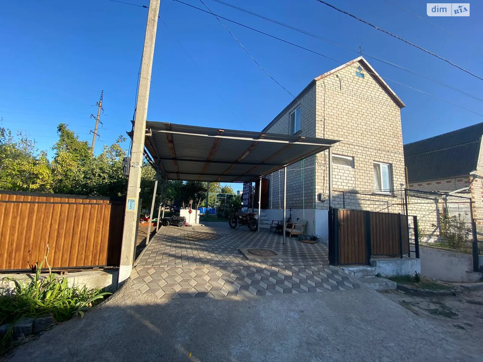 Продается дом на 2 этажа 70 кв. м с камином, цена: 30000 $ - фото 1