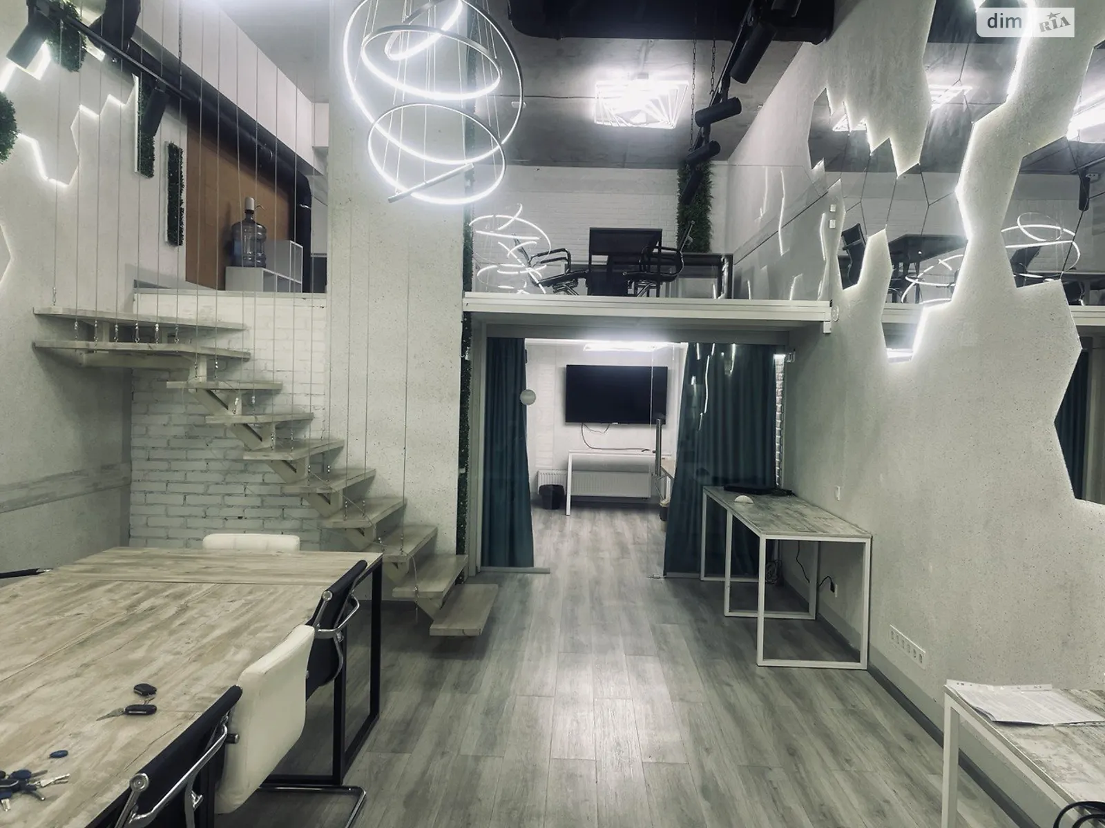 Сдается в аренду офис 75 кв. м в бизнес-центре, цена: 700 $ - фото 1