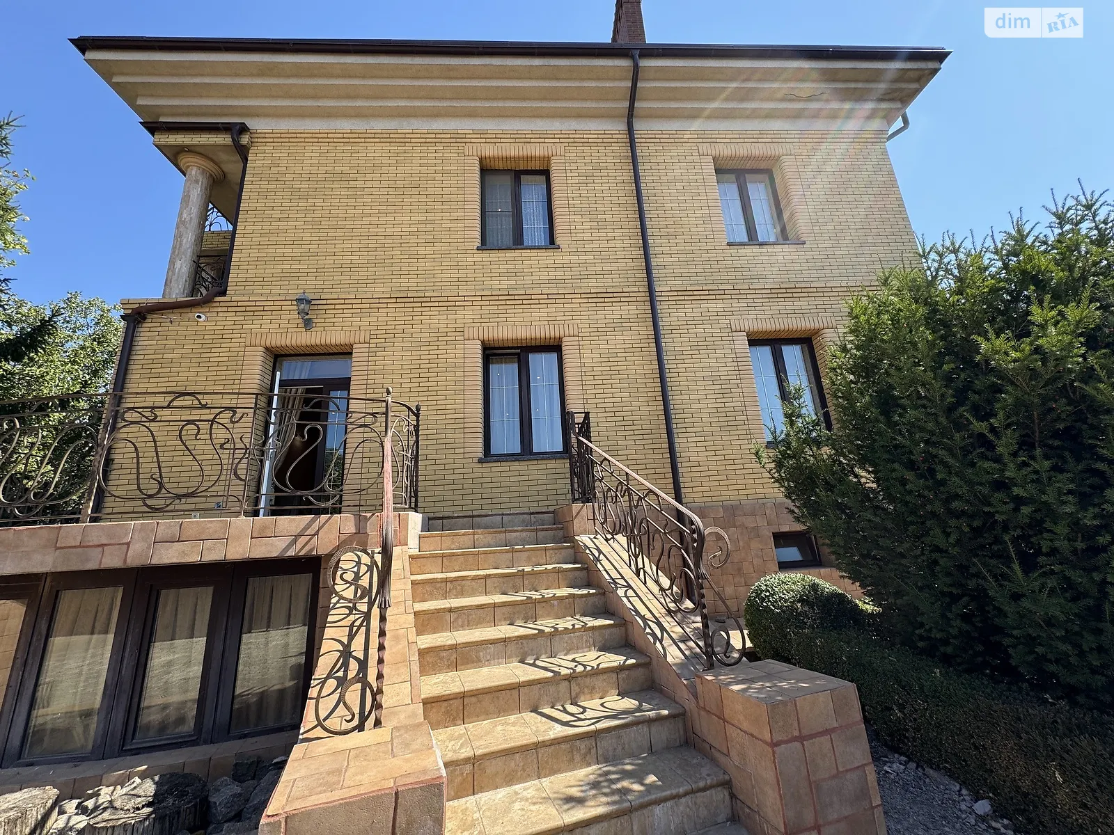 Продается дом на 3 этажа 403.6 кв. м с садом, цена: 299000 $ - фото 1