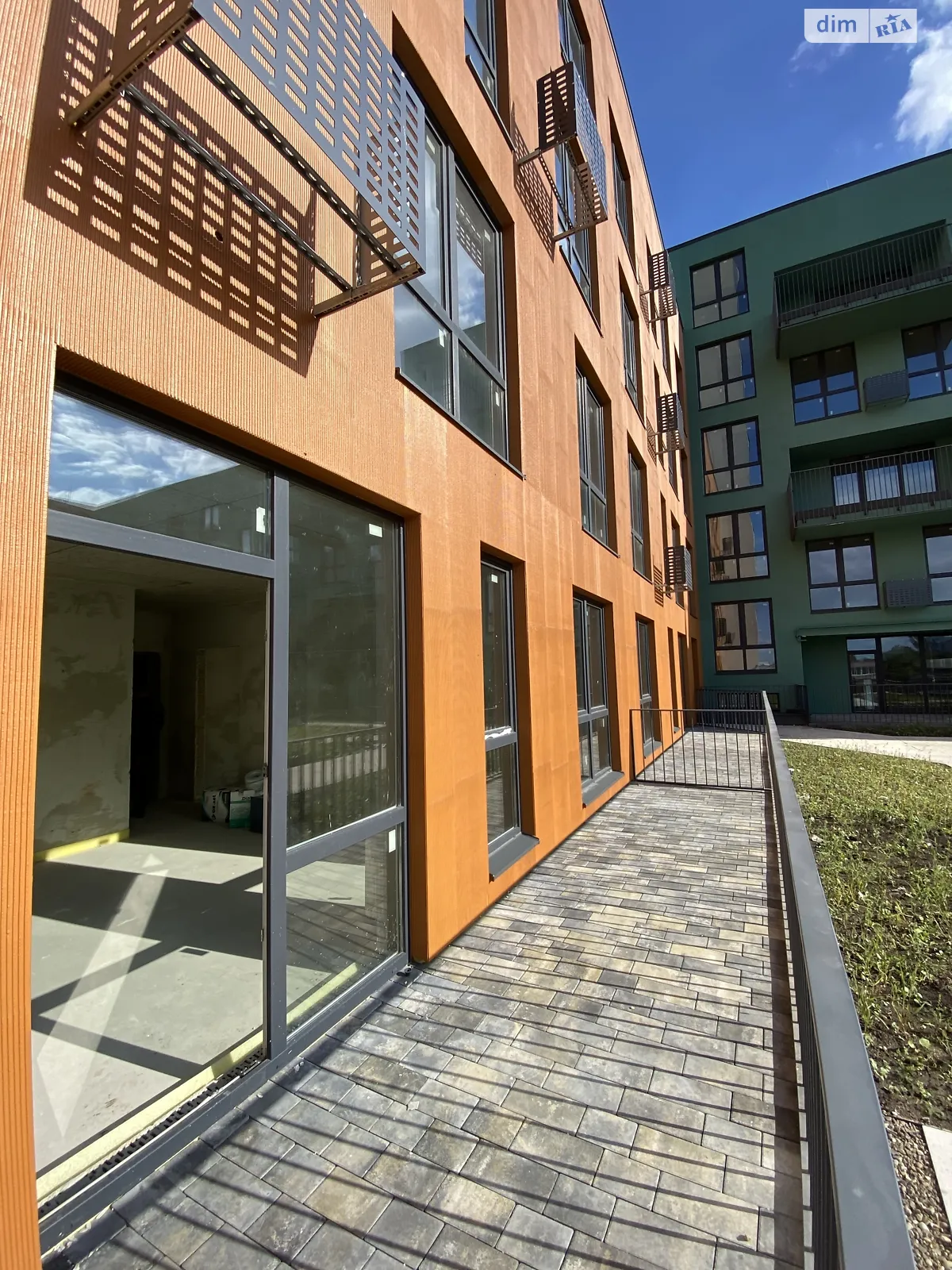 Продается 1-комнатная квартира 52 кв. м в Львове, ул. Любинская, 93 - фото 1