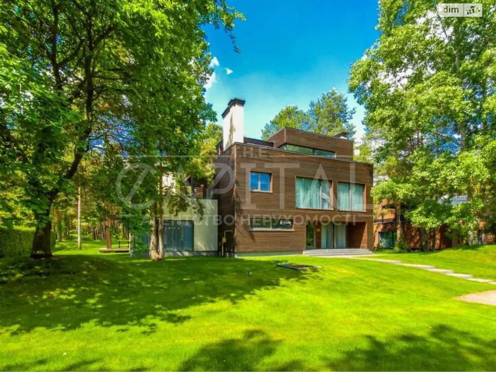 Сдается в аренду дом на 3 этажа 264 кв. м с мансардой, цена: 5000 $ - фото 1