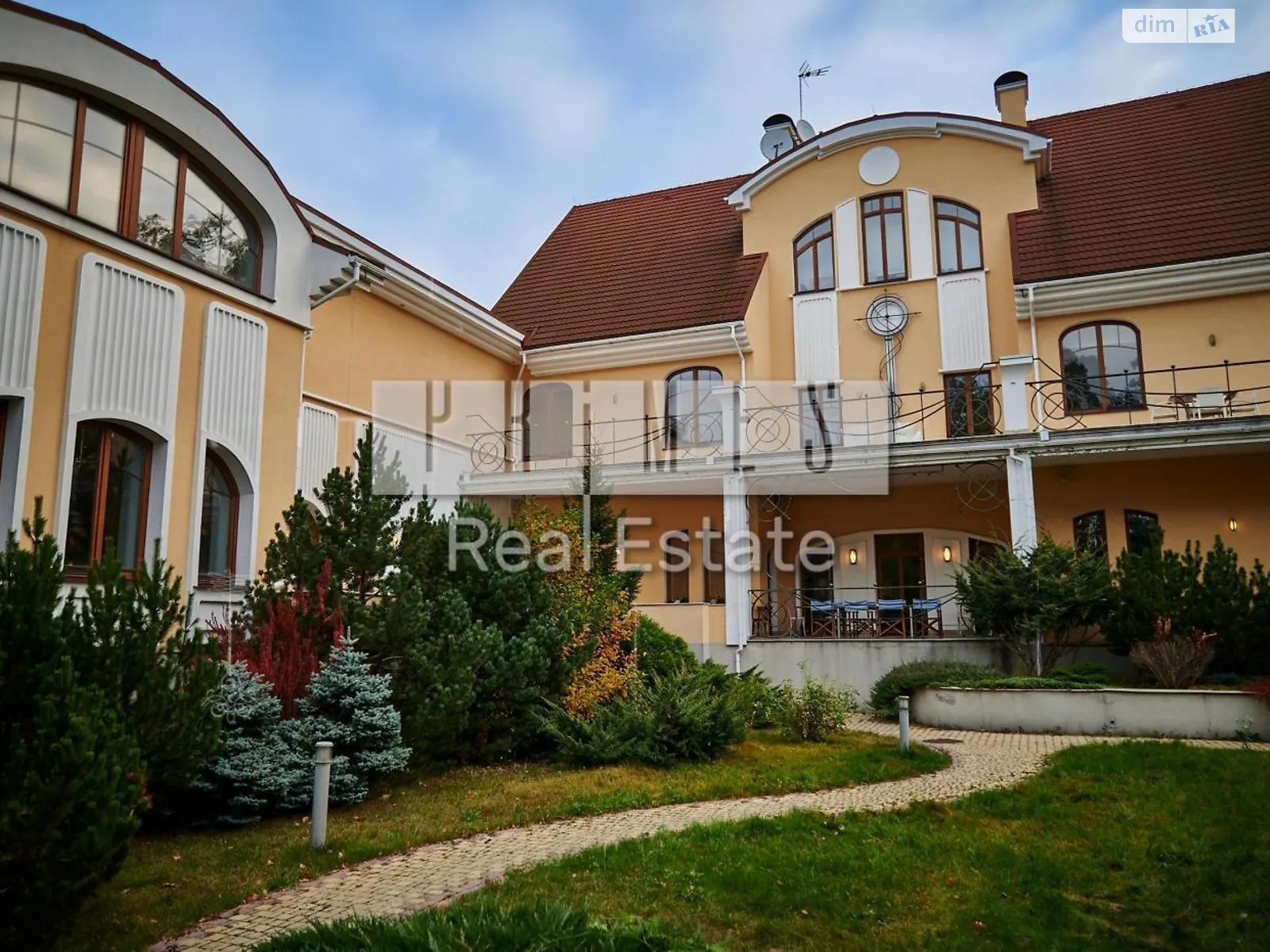Продается дом на 3 этажа 1516 кв. м с балконом, цена: 1100000 $ - фото 1