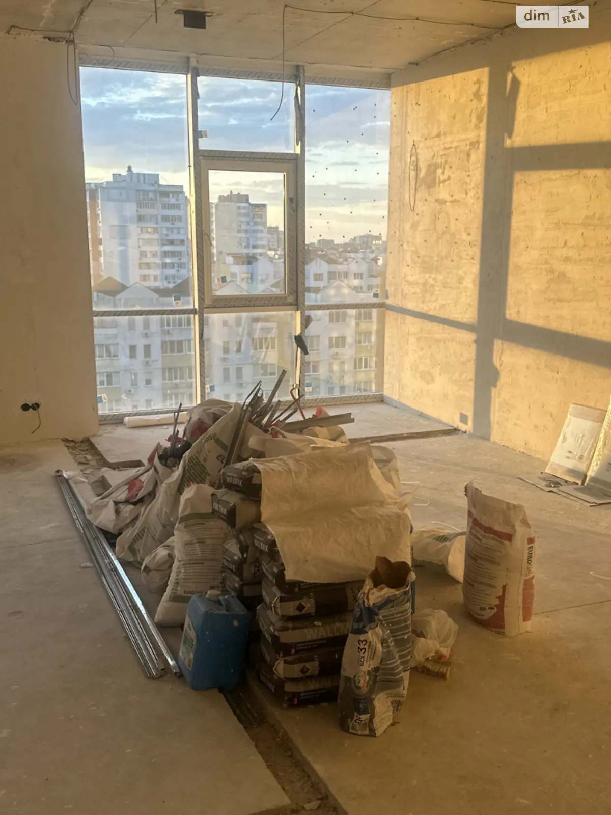 Продается 3-комнатная квартира 100 кв. м в Одессе, ул. Академика Сахарова, 3 - фото 1