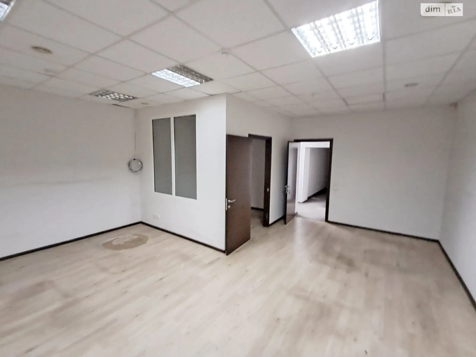 Сдается в аренду офис 47.5 кв. м в бизнес-центре, цена: 12010 грн - фото 1