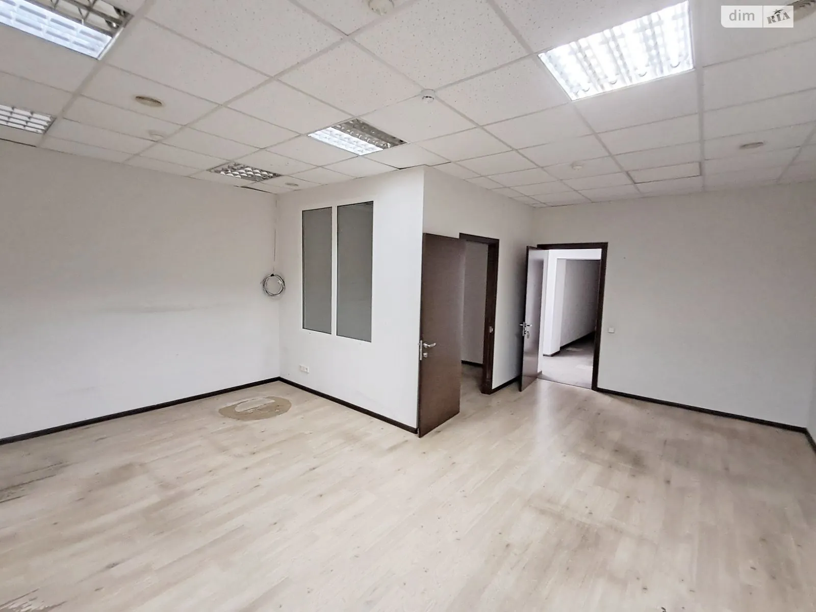 Сдается в аренду помещения свободного назначения 47.5 кв. м в 9-этажном здании, цена: 11005 грн - фото 1